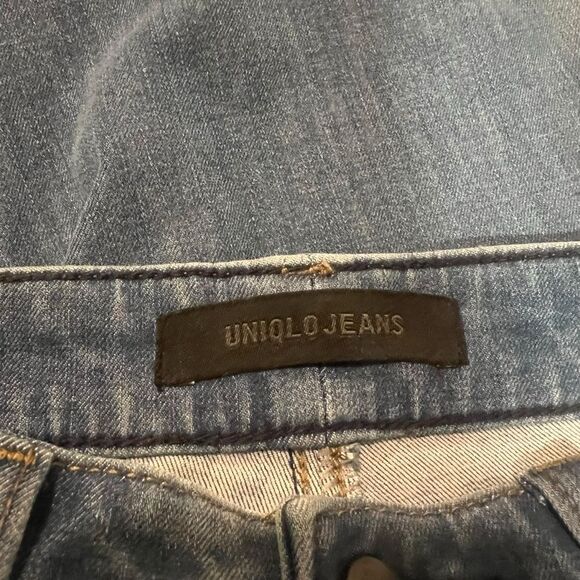 Uniqlo jeans light wash skinny jeans. Size 26 - Picture 3 of 8